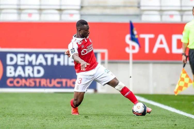 法甲焦点对决：朗斯与兰斯的战术博弈